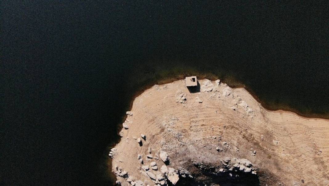 Görenler şaşkına döndü! Önceden tekneler yüzüyordu, şimdi insanlar yürüyor 12